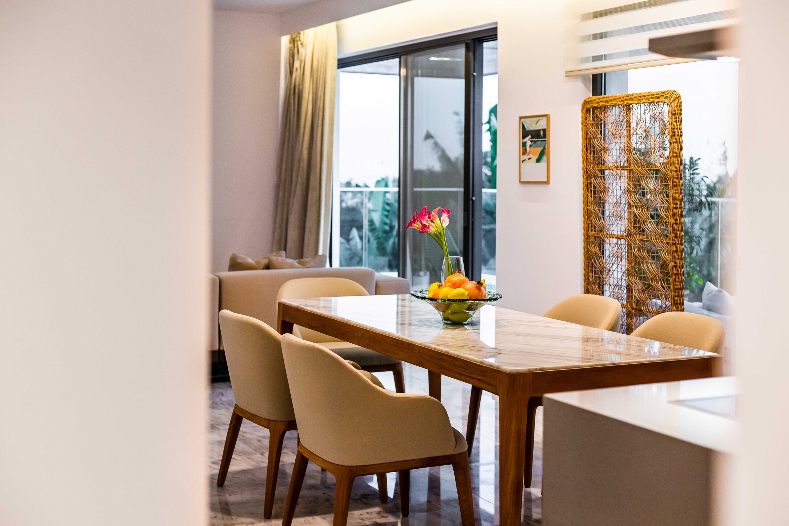 New York Dining Table with White Marble Top - Image 4